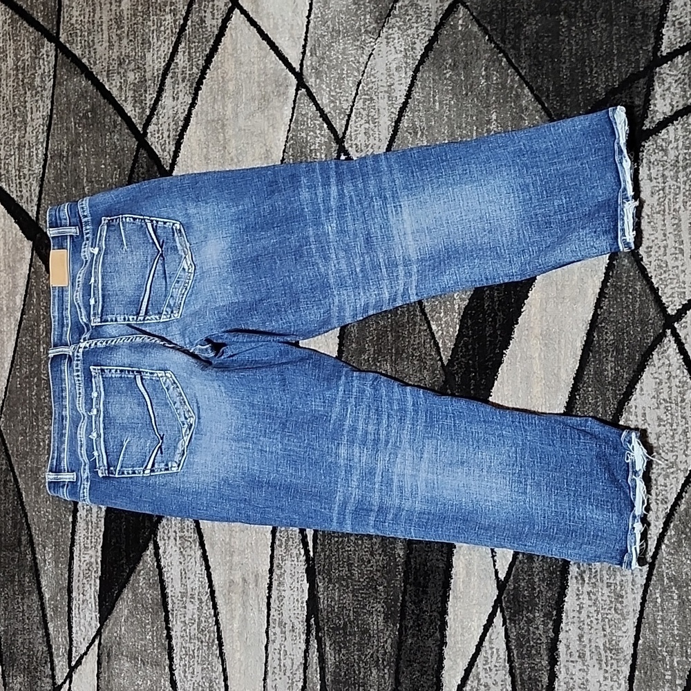 BKE PAYTON EMBROIDERED DISTRESSED UNIVERSAL FIT MID-RISE CROPPED DENIM J… - Picture 9 of 13